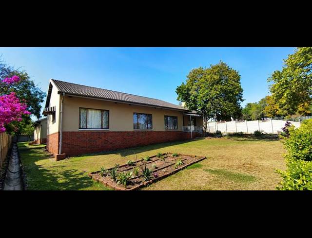 4 BEDROOM HOUSE FOR SALE IN HAYFIELDS
